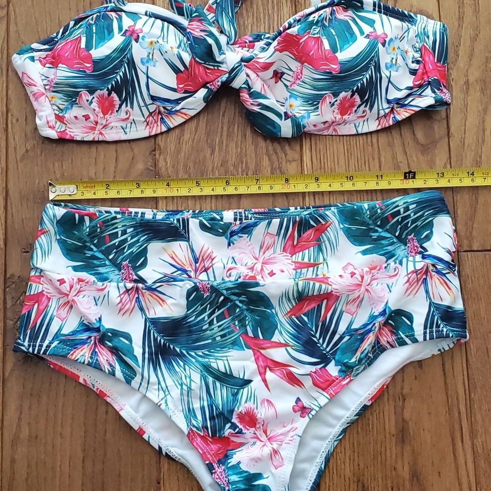 LAST 1 Palm Leaf Ruffle bikini Set - Picture 3 of 7